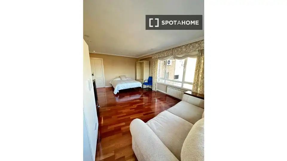 Bedroom of Flat for rent in Madrid  with Air Conditioner, Heating and Furnished