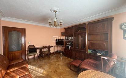 Sala d'estar de Pis en venda en  Madrid Capital amb Aire condicionat, Parquet i Terrassa