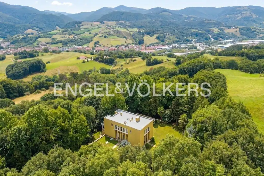 Houses for sale in Andoain  with Air Conditioner, Heating and Private garden