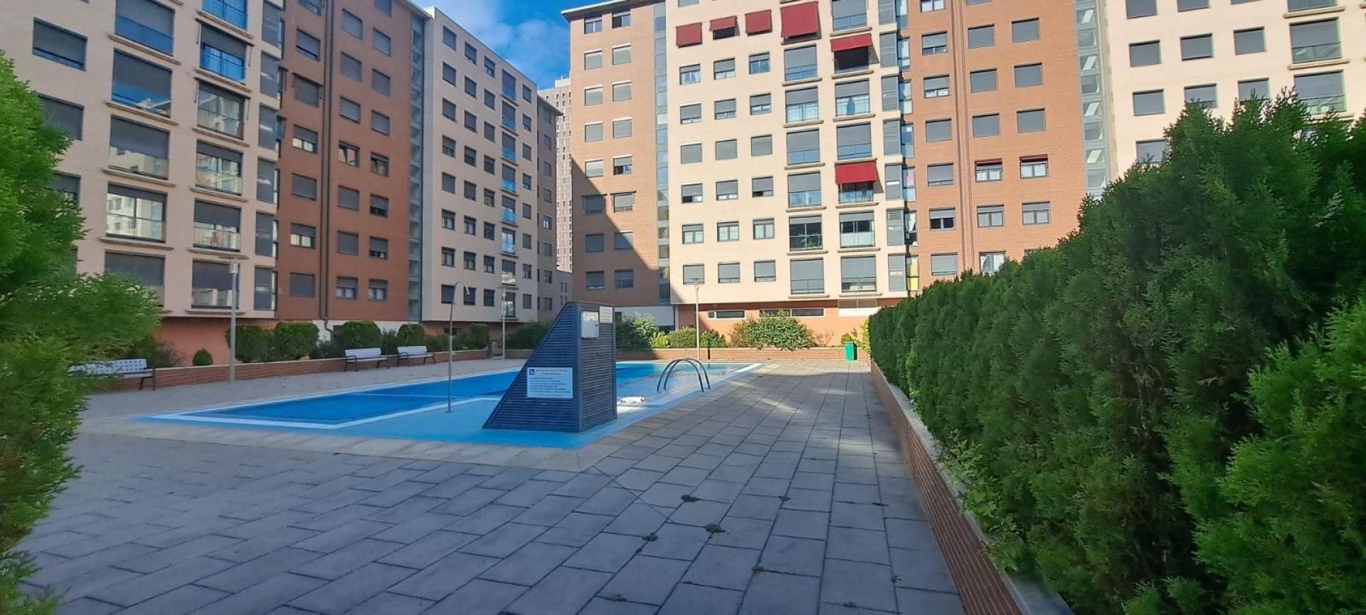 Swimming pool of Flat for sale in Ponferrada