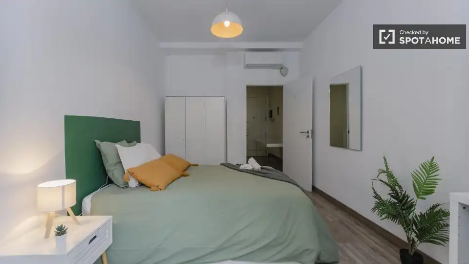 Habitación de Piso de alquiler en Valencia con Aire acondicionado, Calefacción y Amueblado