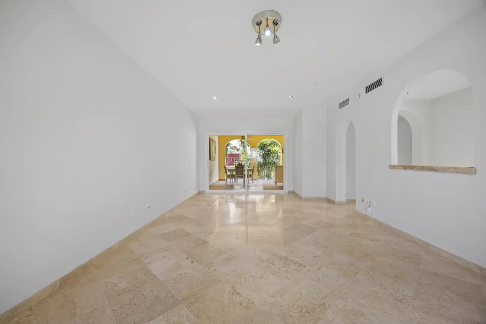 Wohnungen zum Verkauf in Marbella mit Klimaanlage, Terrasse und Schwimmbad