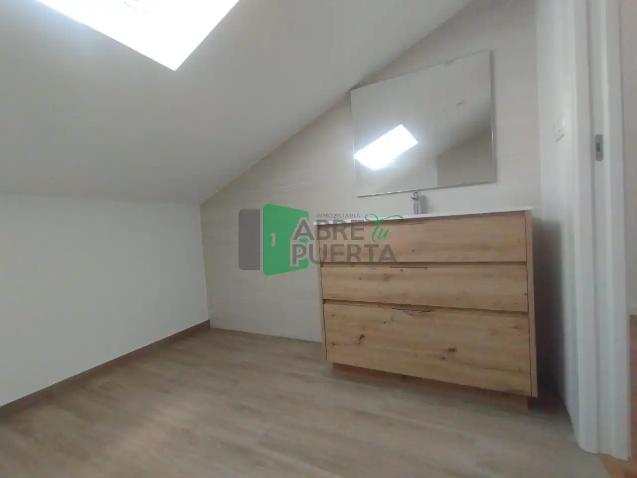 Habitación de Dúplex en venta en Ourense Capital  con Calefacción, Terraza y Trastero