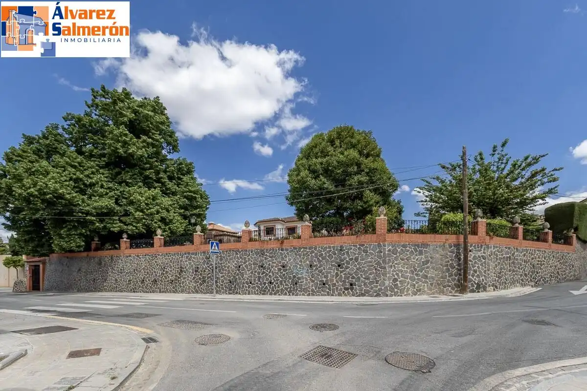 Vista exterior de Casa o chalet en venta en Huétor Vega con Aire acondicionado, Calefacción y Jardín privado
