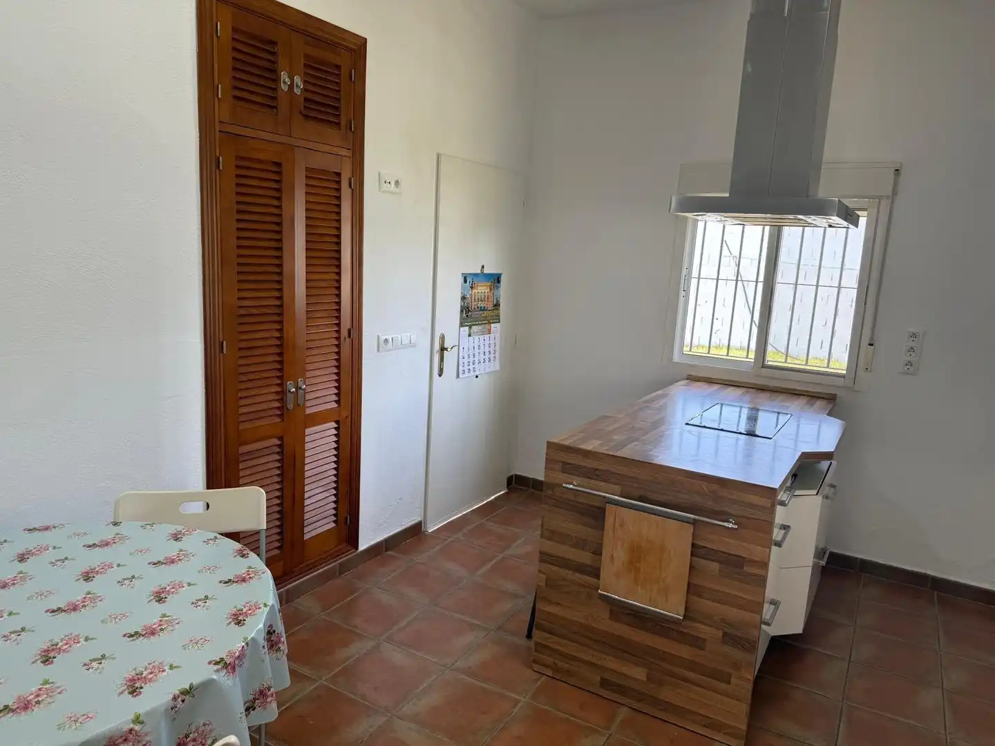 Cocina de Piso para compartir en Chiclana de la Frontera con Jardín privado y Amueblado
