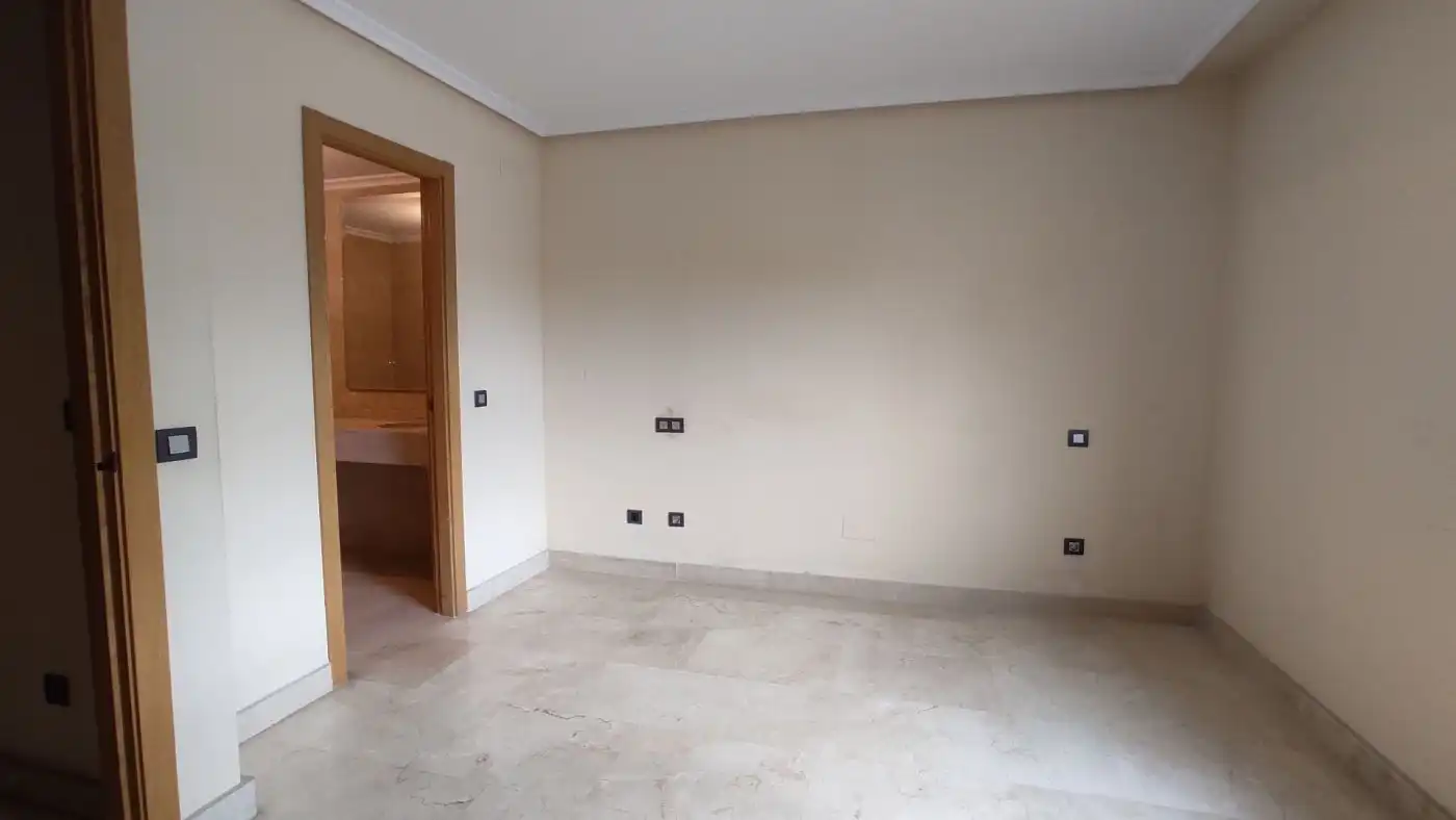 Büro zur Miete in Villa de Prado