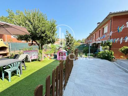 Jardí de Casa adosada en venda en Olot amb Jardí privat