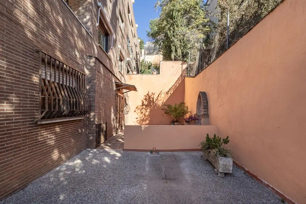 Exterior view of Flat for sale in Granada  with Private garden, Storage room and Community pool