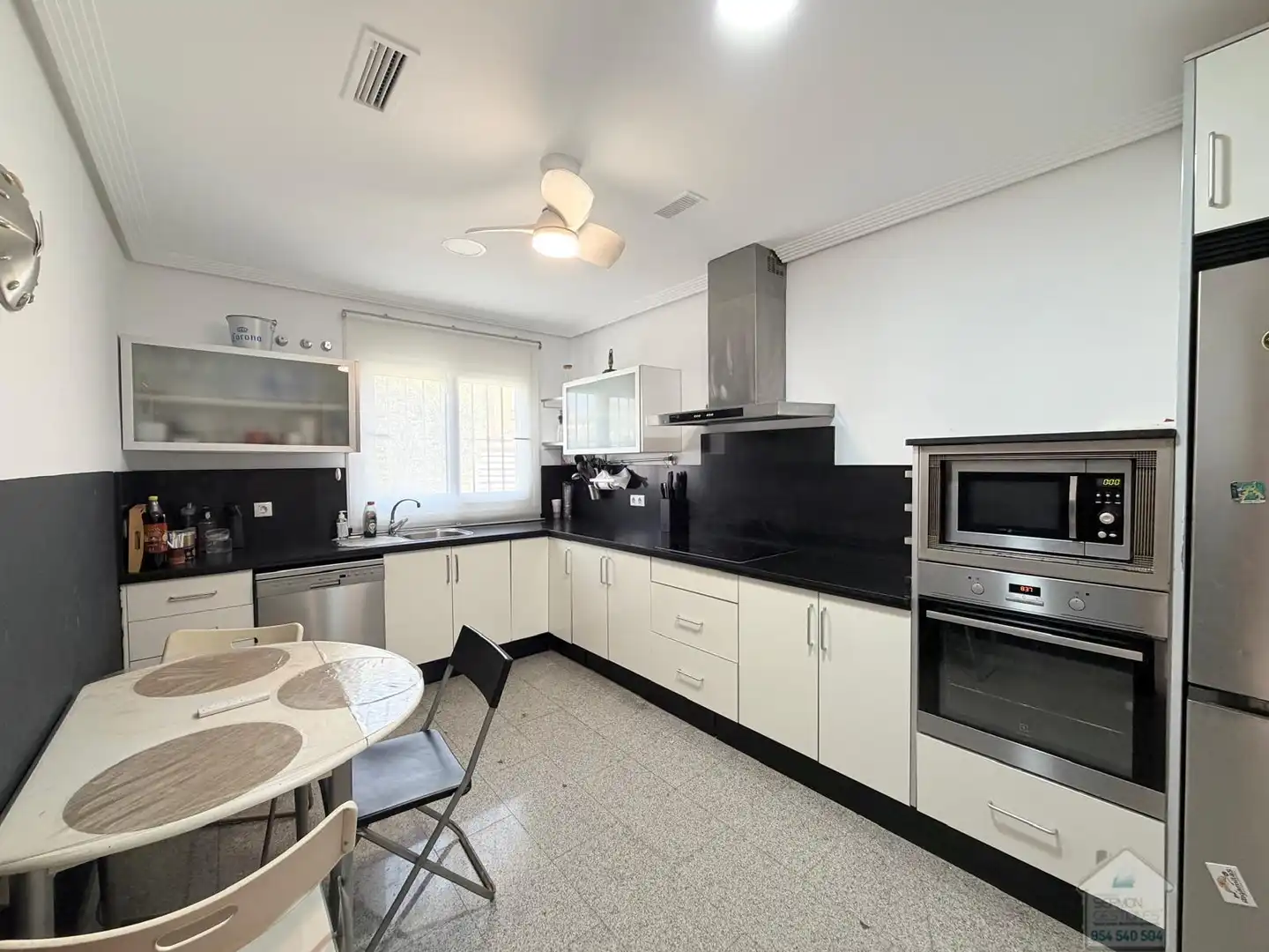 Cocina de Casa o chalet en venta en Montequinto con Aire acondicionado, Terraza y Trastero