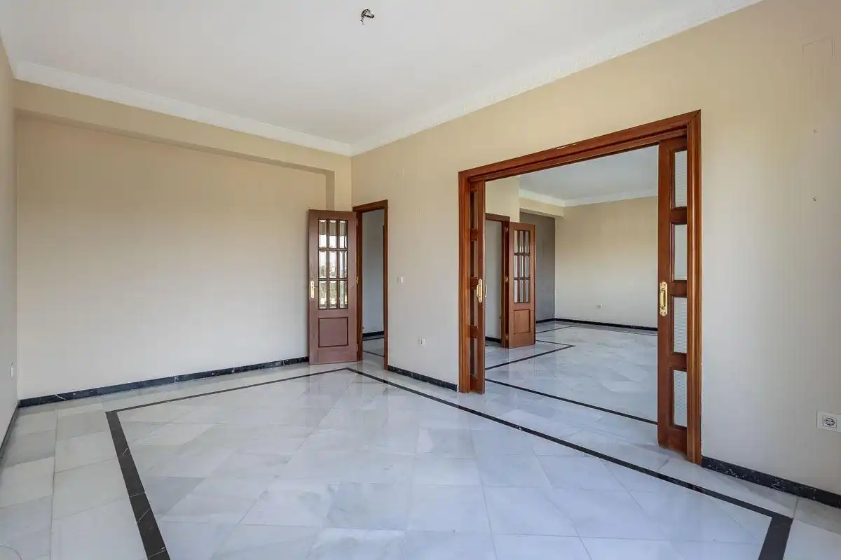 Flat for rent in Granada  with Air Conditioner and Heating