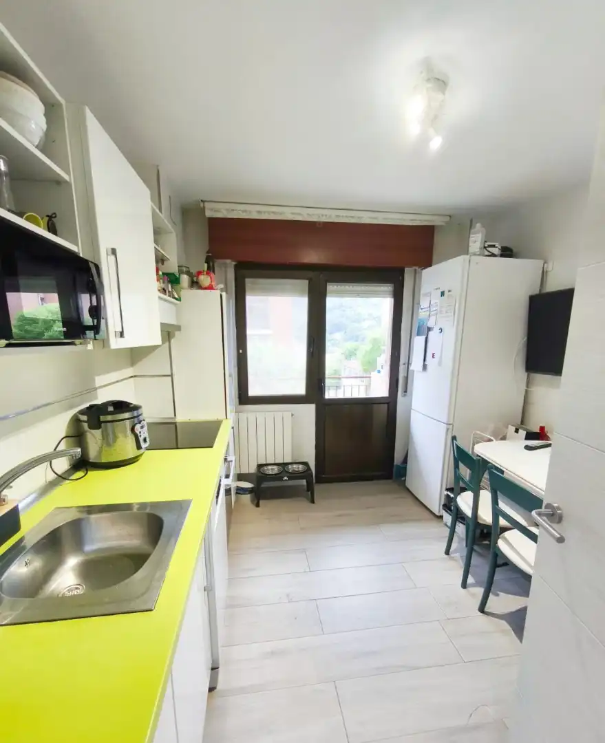 Cocina de Piso en venta en Valle de Trápaga-Trapagaran con Calefacción, Amueblado y Balcón
