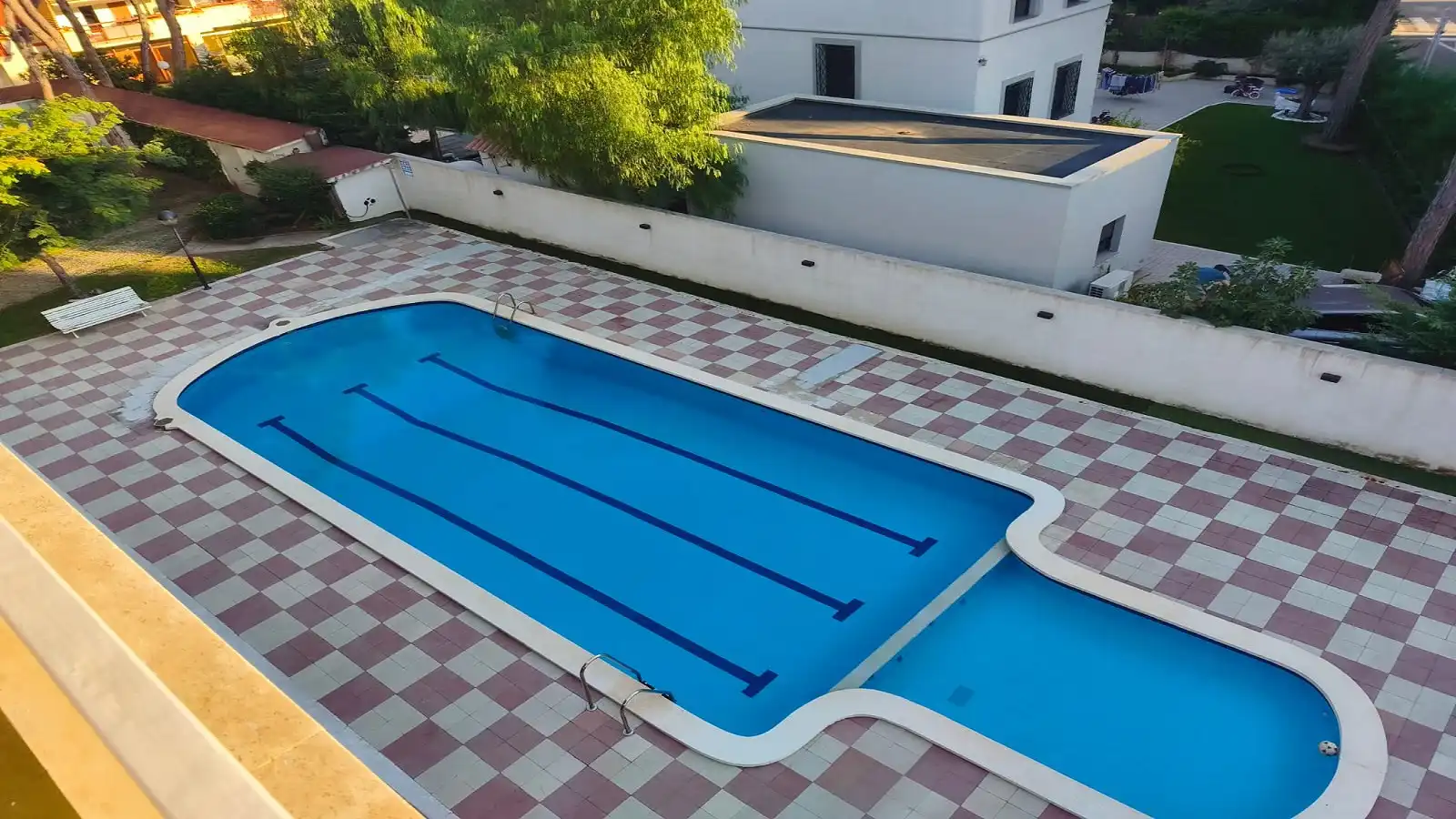 Piscina de Apartamento en venta en La Pineda