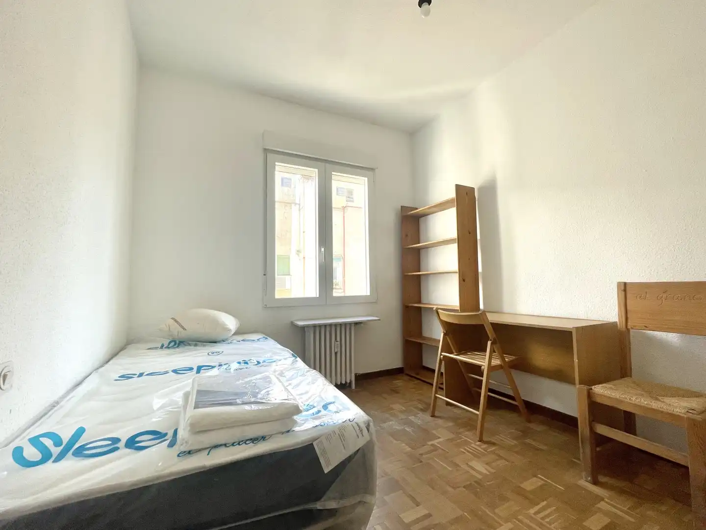 Bedroom of Flat for rent in Madrid  with Heating, Parquet flooring and Terrace