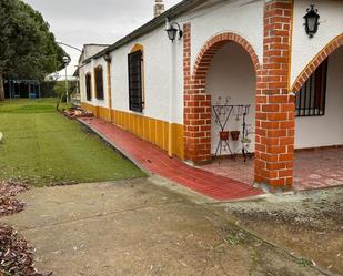 Exterior view of Country house for sale in El Pino de Tormes  with Terrace and Swimming Pool