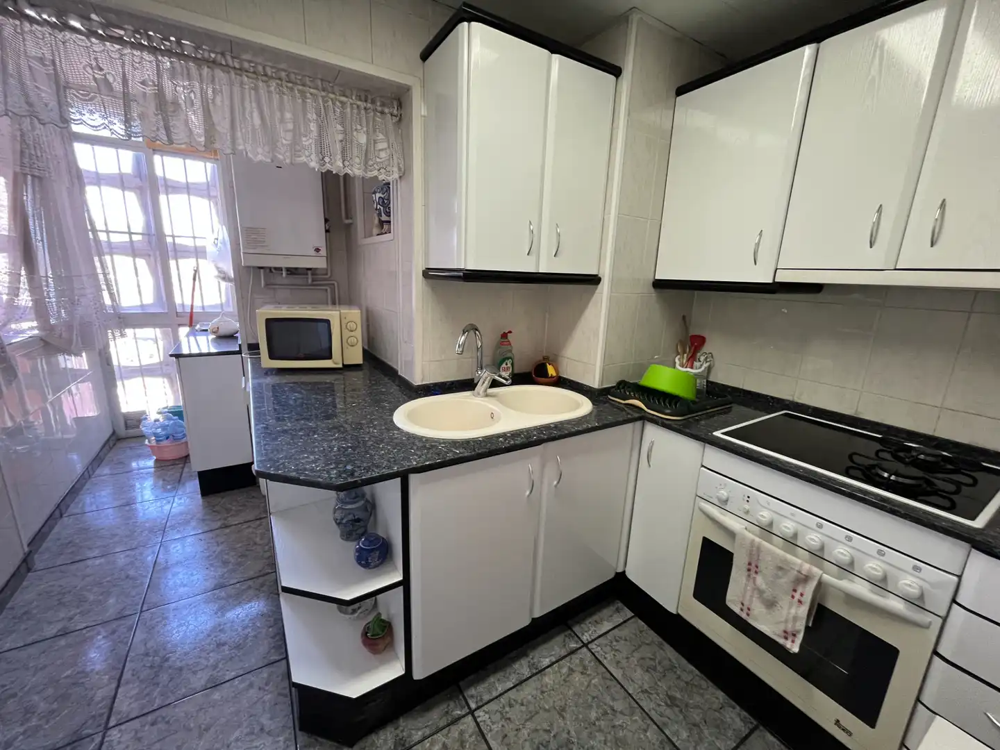 Cuina de Pis en venda en Barcelona amb Calefacció, Moblat i Forn