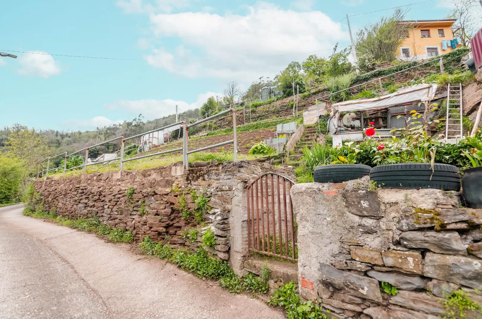 Garden of Houses for sale in Aller