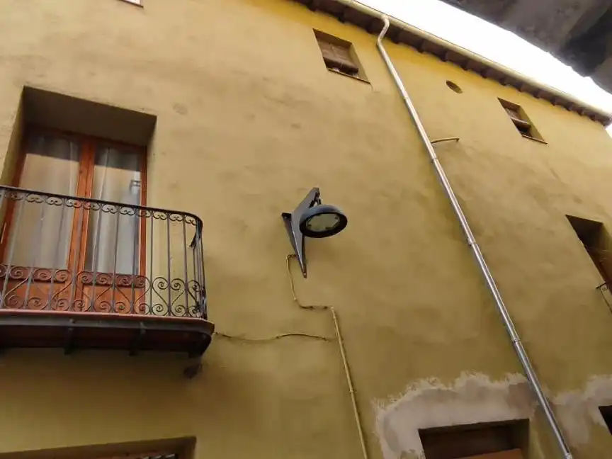 Vista exterior de Dúplex en venda en Sant Joan de les Abadesses amb Traster, Moblat i Balcó