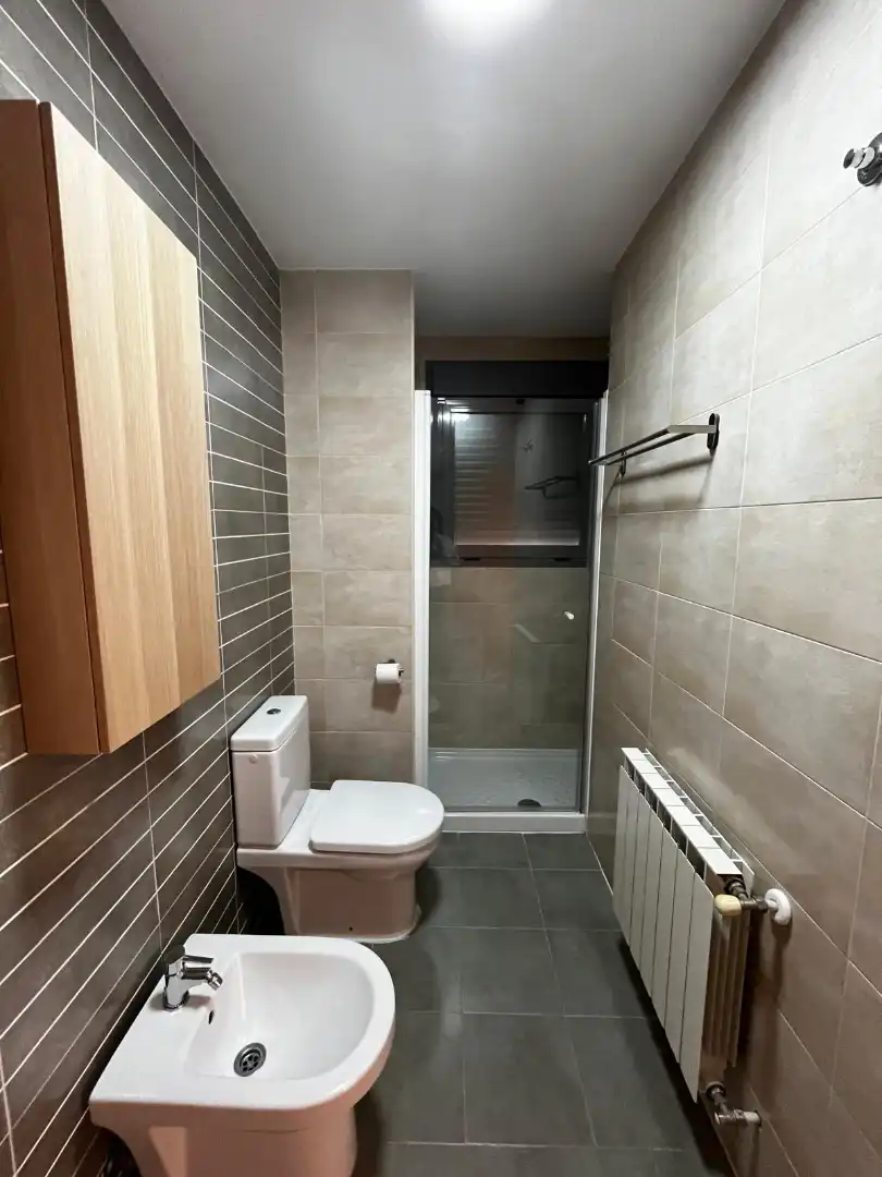 Badezimmer von Dachboden zum Verkauf in Arganda del Rey mit Klimaanlage, Heizung und Parkett