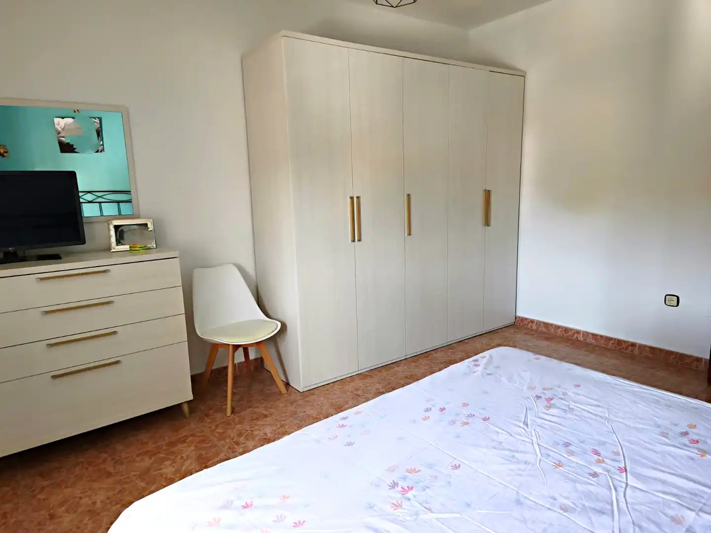 Habitación de Casa adosada en venta en Málaga con Aire acondicionado, Terraza y Amueblado