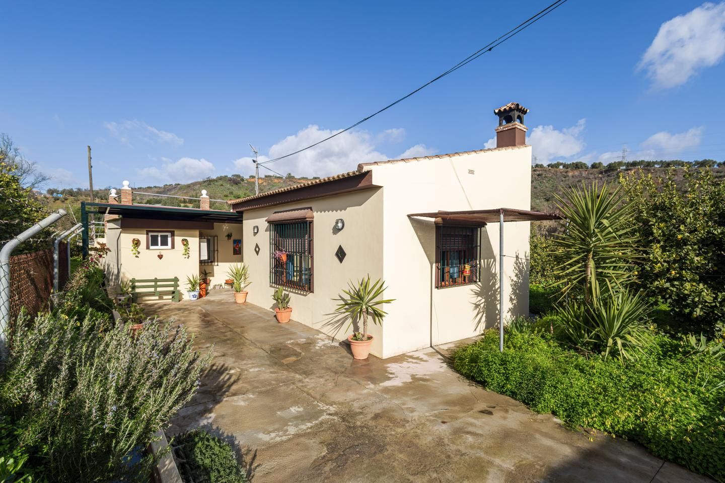 Vista exterior de Casa o xalet en venda en Álora amb Aire condicionat, Jardí privat i Piscina