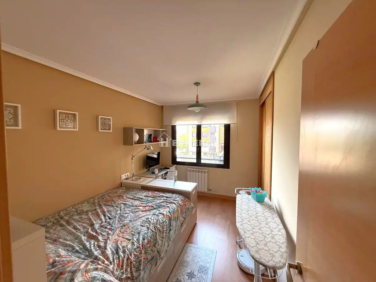 Habitación de Apartamento en venta en  Logroño con Calefacción, Parquet y Trastero