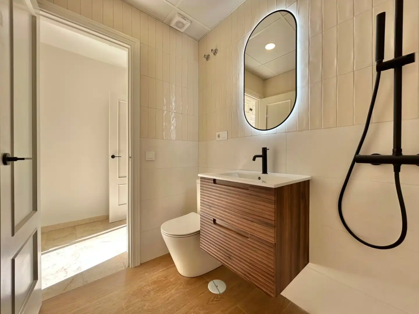 Bathroom of Apartments for sale in Málaga  with Air Conditioner, Heating and Furnished
