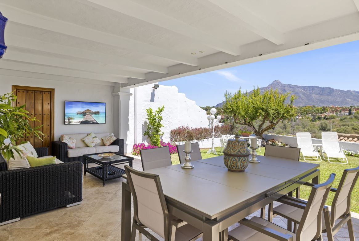 Terrace of House or chalet for sale in Marbella  with Air Conditioner, Heating and Private garden