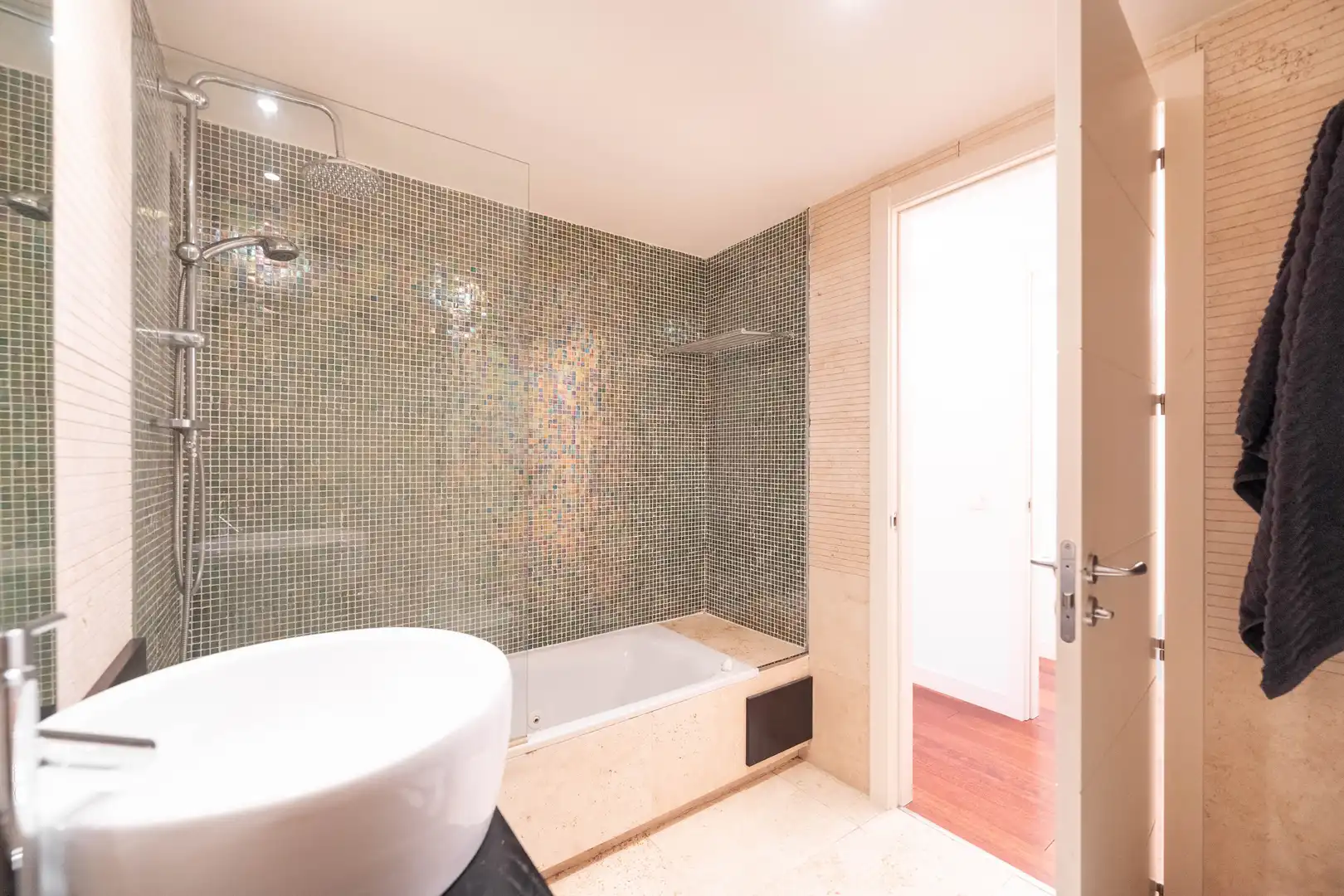 Badezimmer von Wohnung zur Miete in Madrid mit Klimaanlage, Heizung und Abstellraum