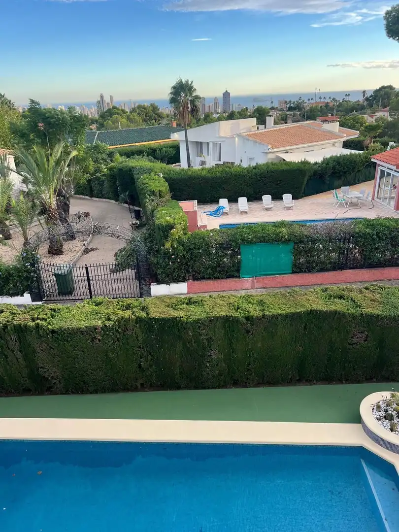 Piscina de Casa o xalet en venda en Benidorm amb Aire condicionat, Terrassa i Traster