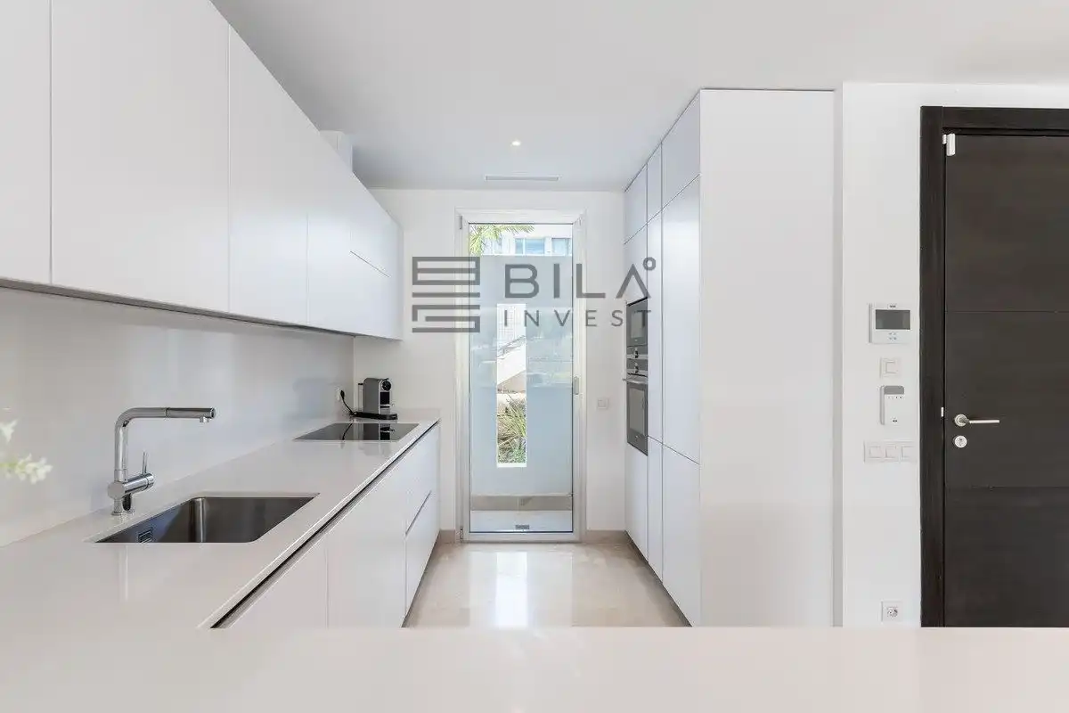 Casa adosada en venta en Las Encinas, Río Real