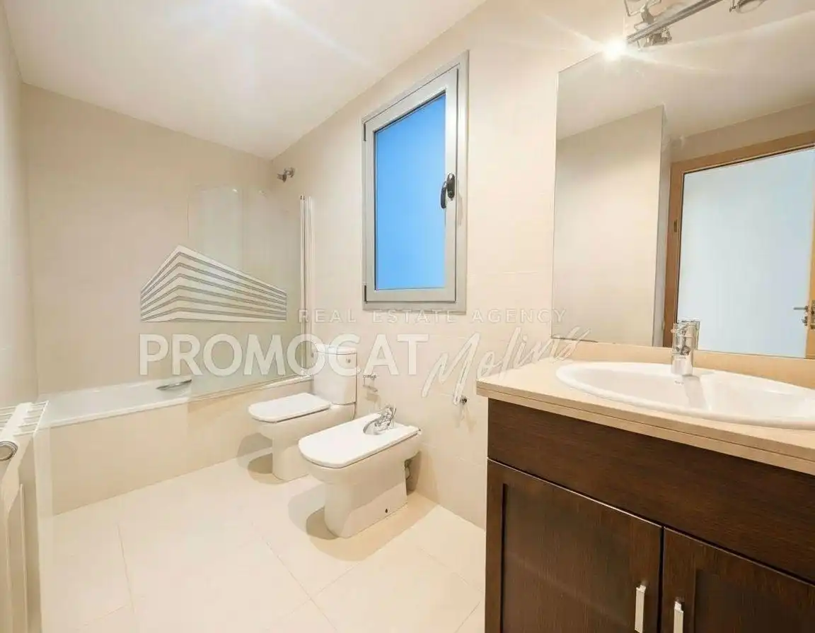 Baño de Ático en venta en Molins de Rei con Aire acondicionado, Calefacción y Parquet