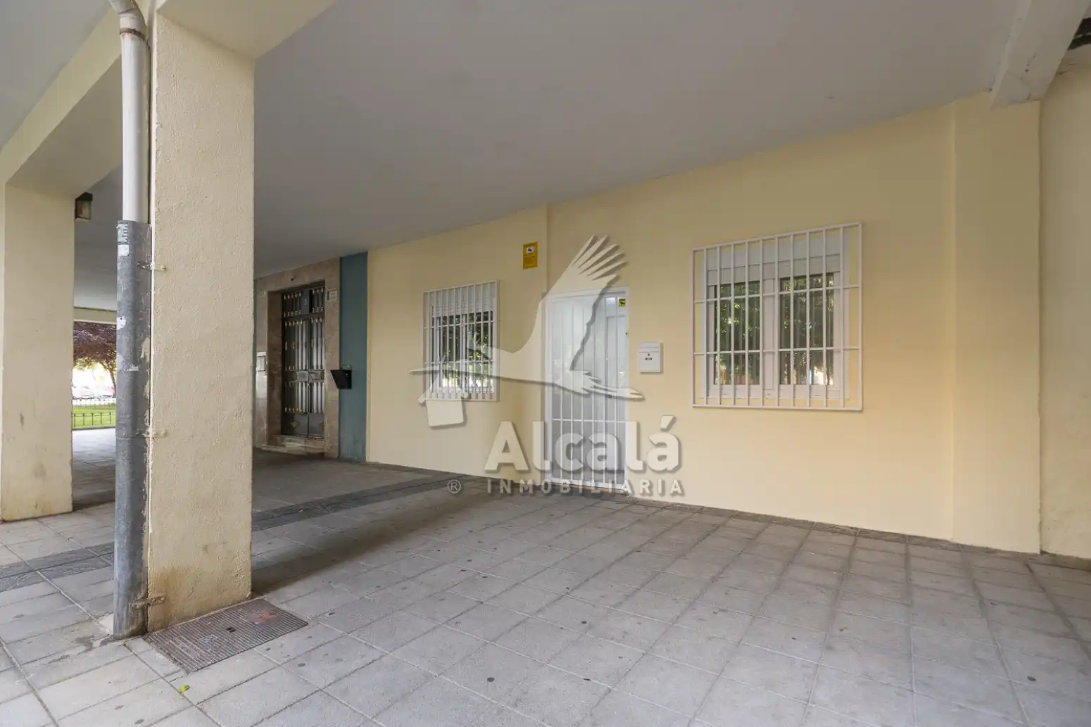 Vista exterior de Piso en venta en Azuqueca de Henares con Aire acondicionado, Jardín privado y Domótica