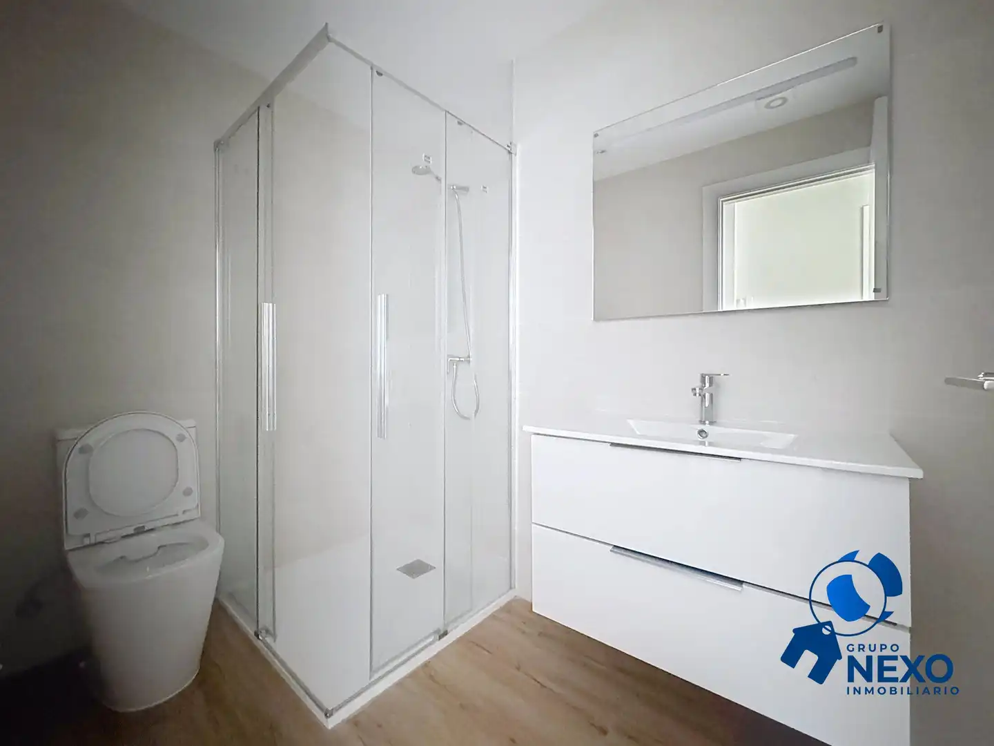 Bany de Apartament de lloguer en Gijón  amb Calefacció, Traster i Moblat