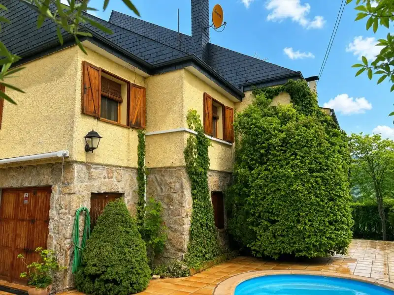Exterior view of Houses for sale in Miraflores de la Sierra  with Air Conditioner, Heating and Terrace