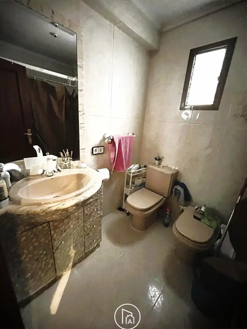 Bathroom of Flat for sale in Valencia  with Air Conditioner, Heating and Balcony
