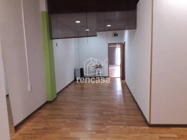 Local comercial en Alquiler en Calle Antoni Solé en La Bordeta