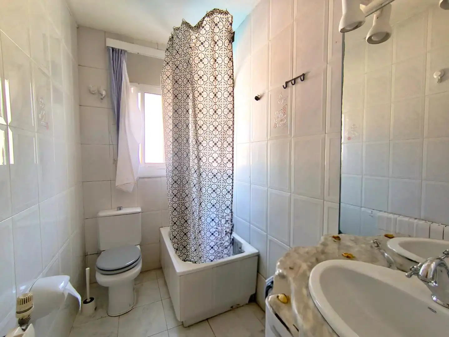 Baño de Piso en venta en Castelldefels con Terraza, Balcón y Piscina comunitaria