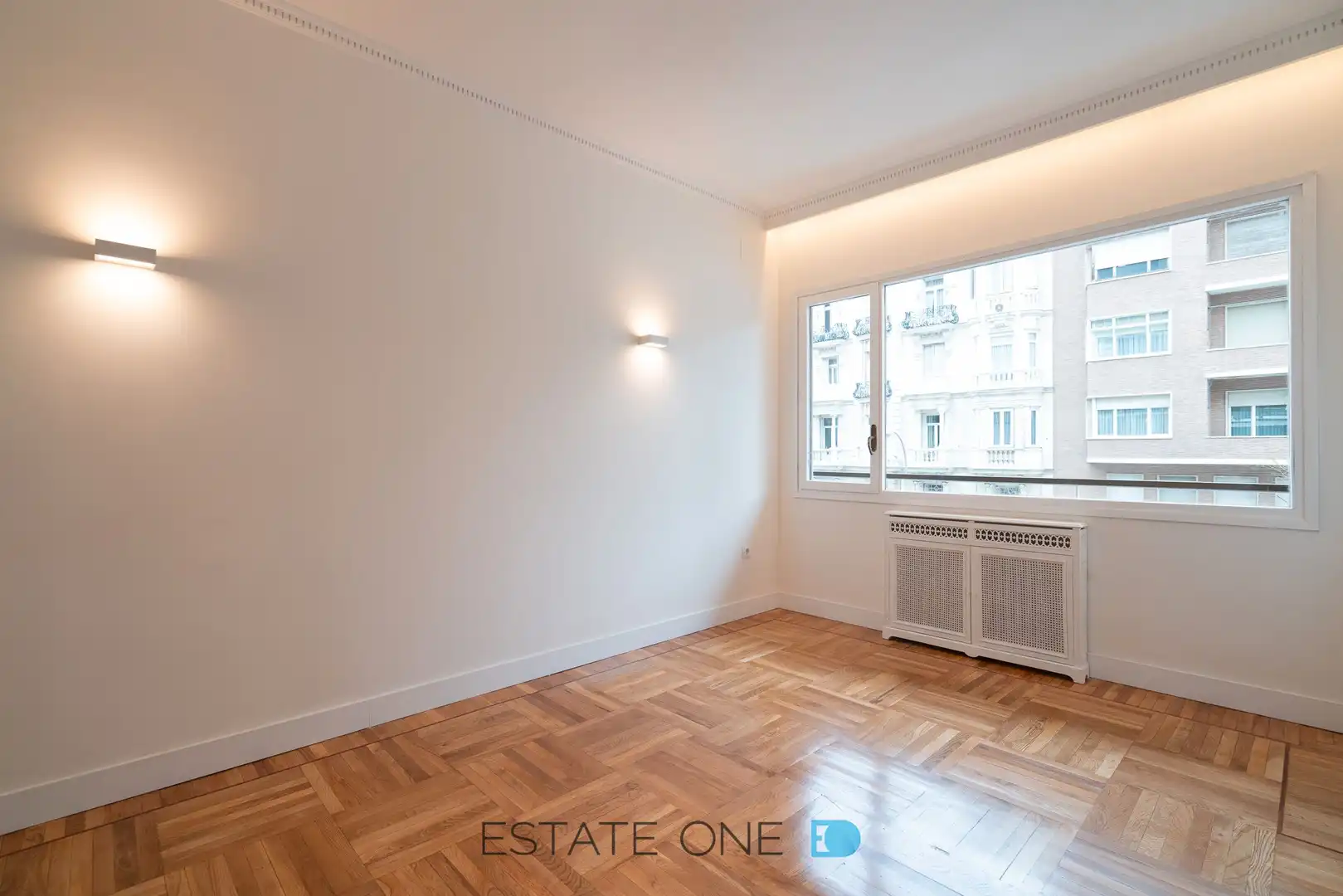 Bedroom of Flat for rent in Madrid  with Air Conditioner, Heating and Parquet flooring