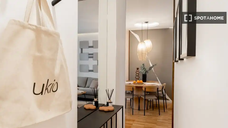 Flat for rent in Madrid  with Air Conditioner, Heating and Furnished