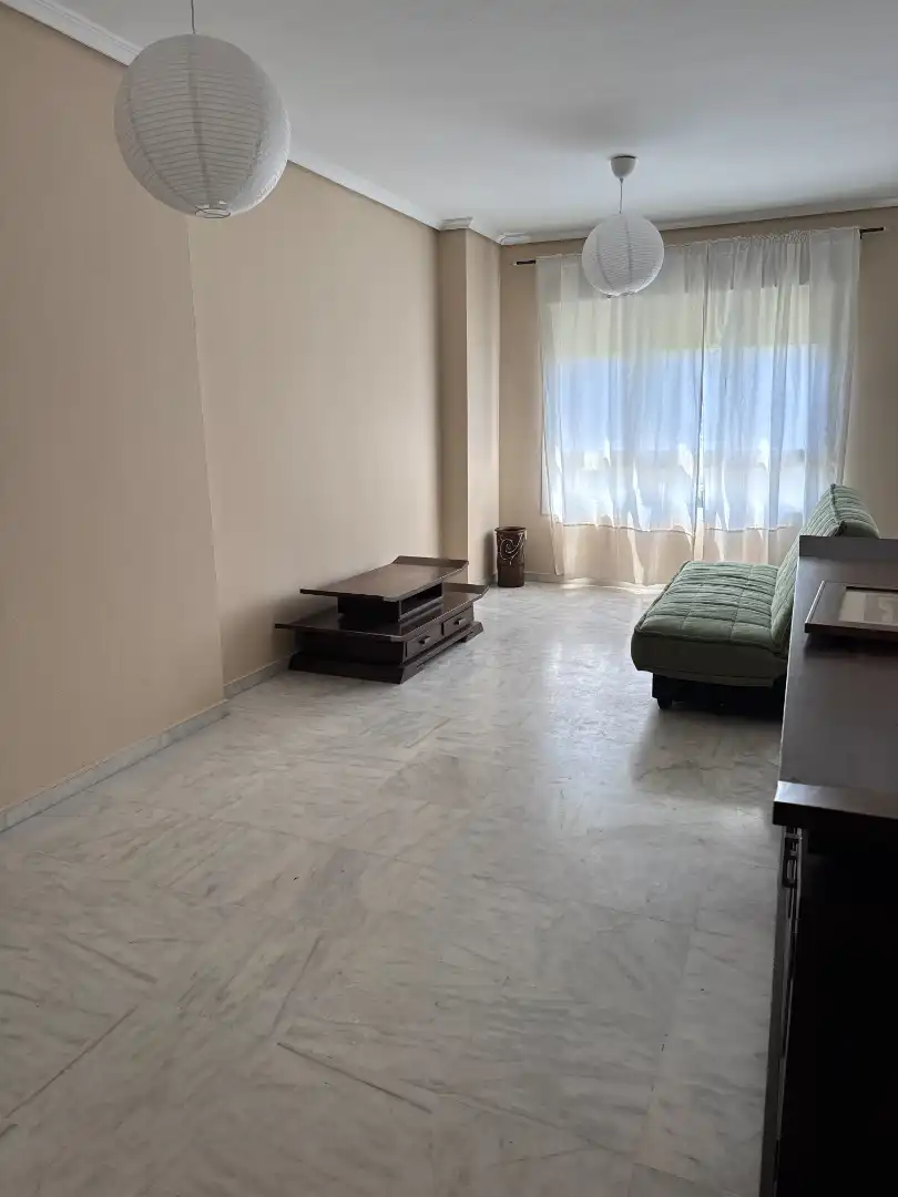 Sala d'estar de Pis de lloguer en Sevilla amb Aire condicionat, Calefacció i Jardí privat