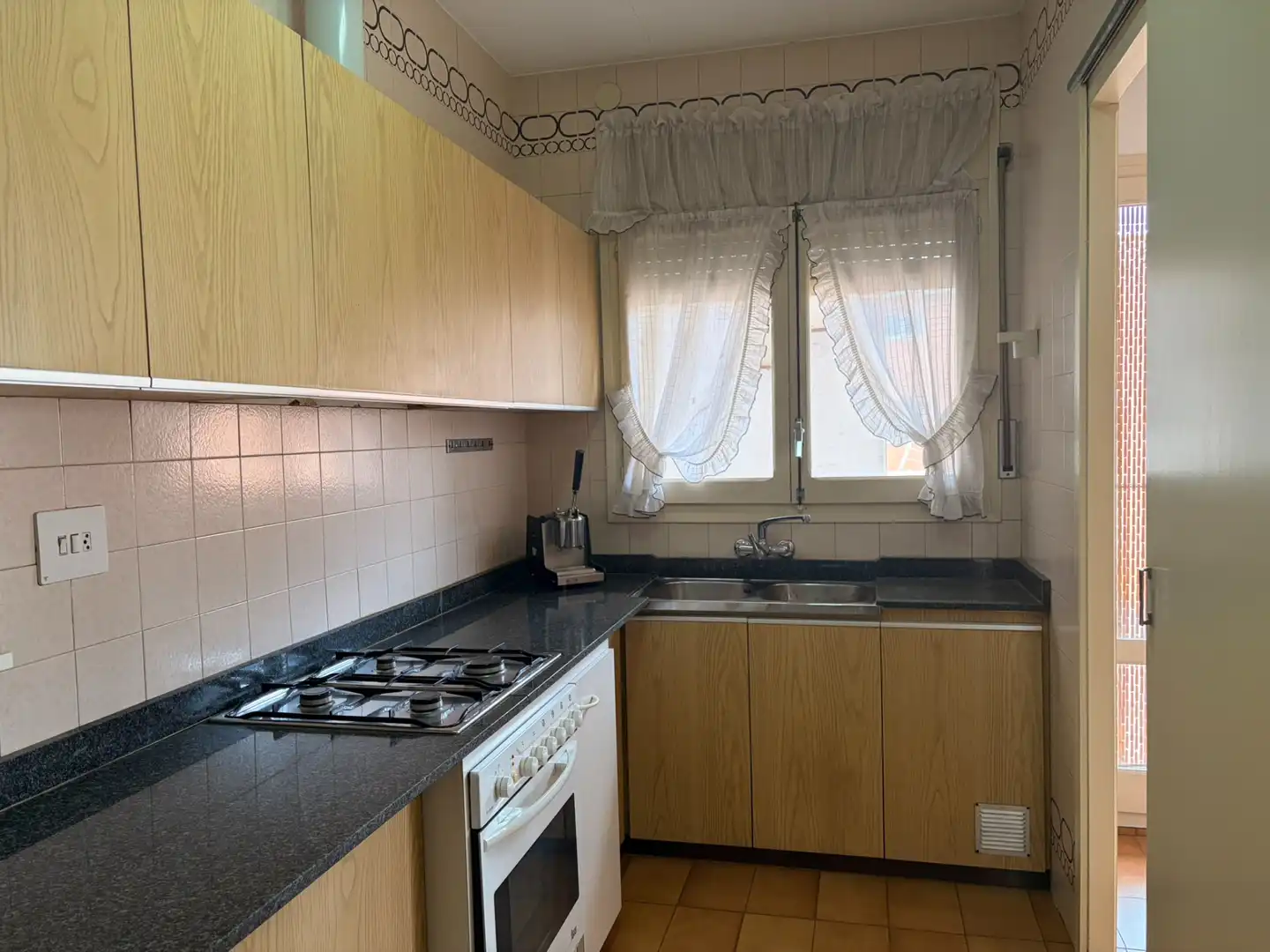 Cuina de Casa o xalet en venda en Bellvís amb Calefacció, Jardí privat i Moblat