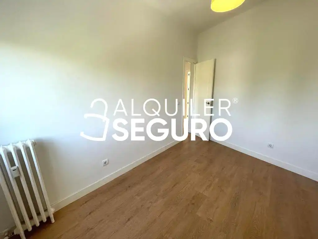 Bedroom of Flat for rent in Madrid  with Heating