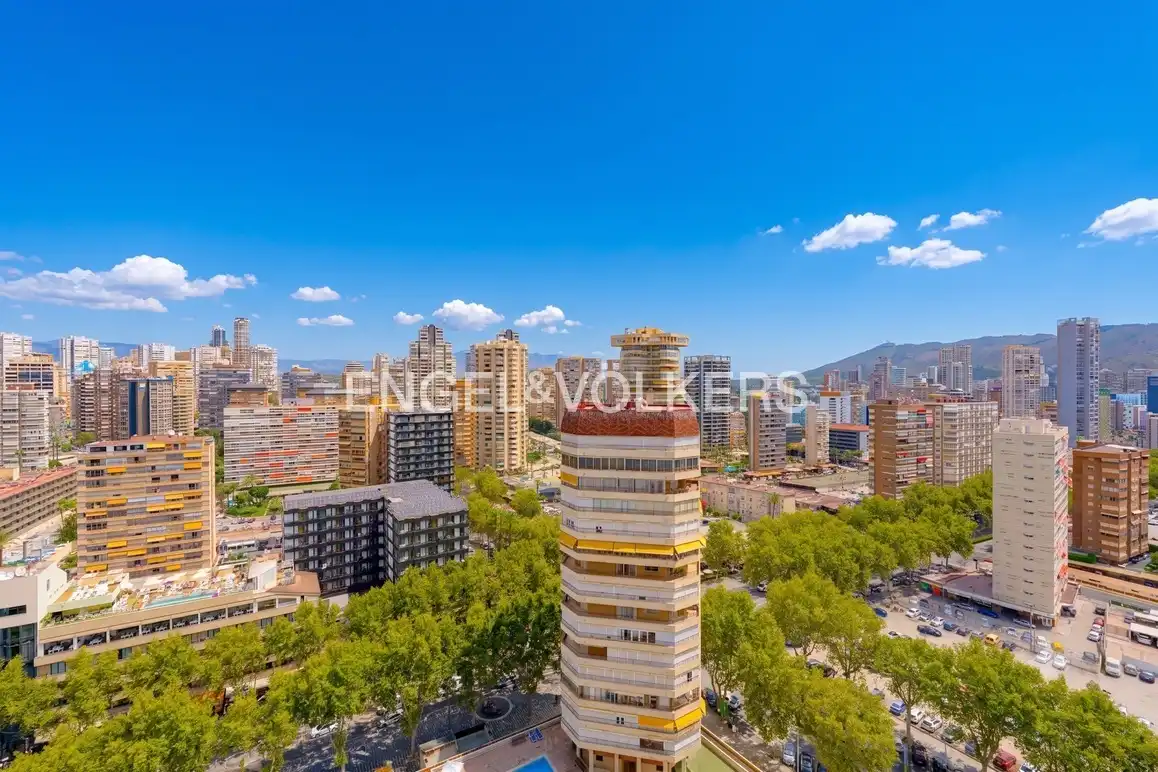 Außenansicht von Dachboden zum Verkauf in Benidorm mit Klimaanlage und Terrasse