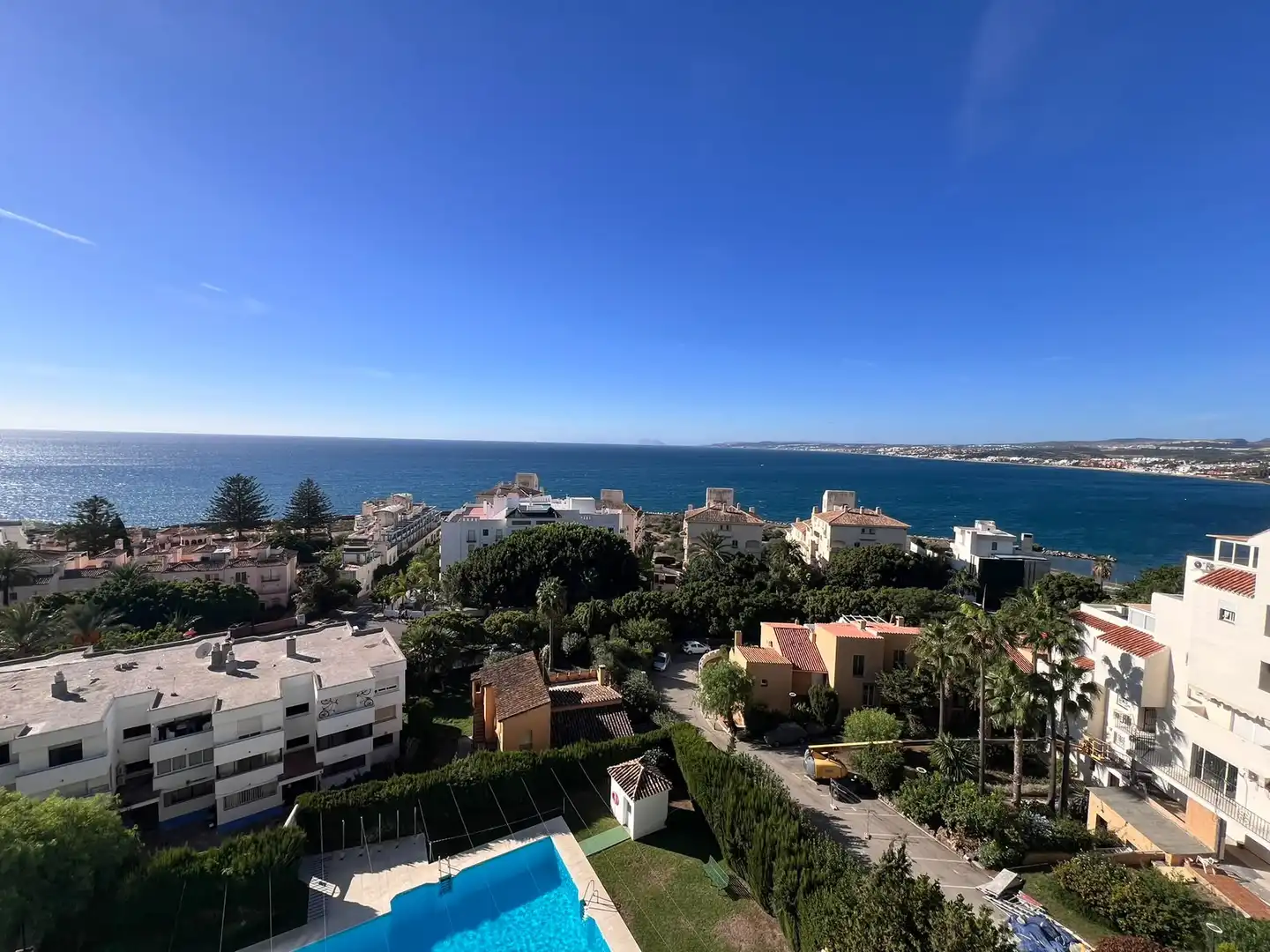 Vista exterior de Apartamento en venta en Estepona con Terraza, Piscina y Amueblado