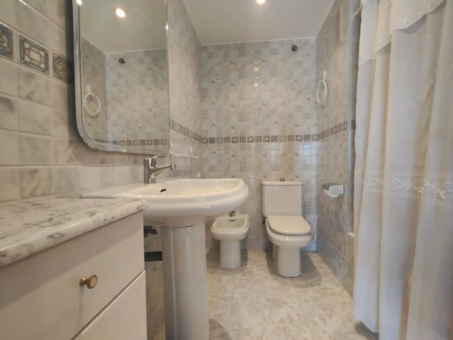 Baño de Apartamento en venta en Gandia con Aire acondicionado, Terraza y Amueblado