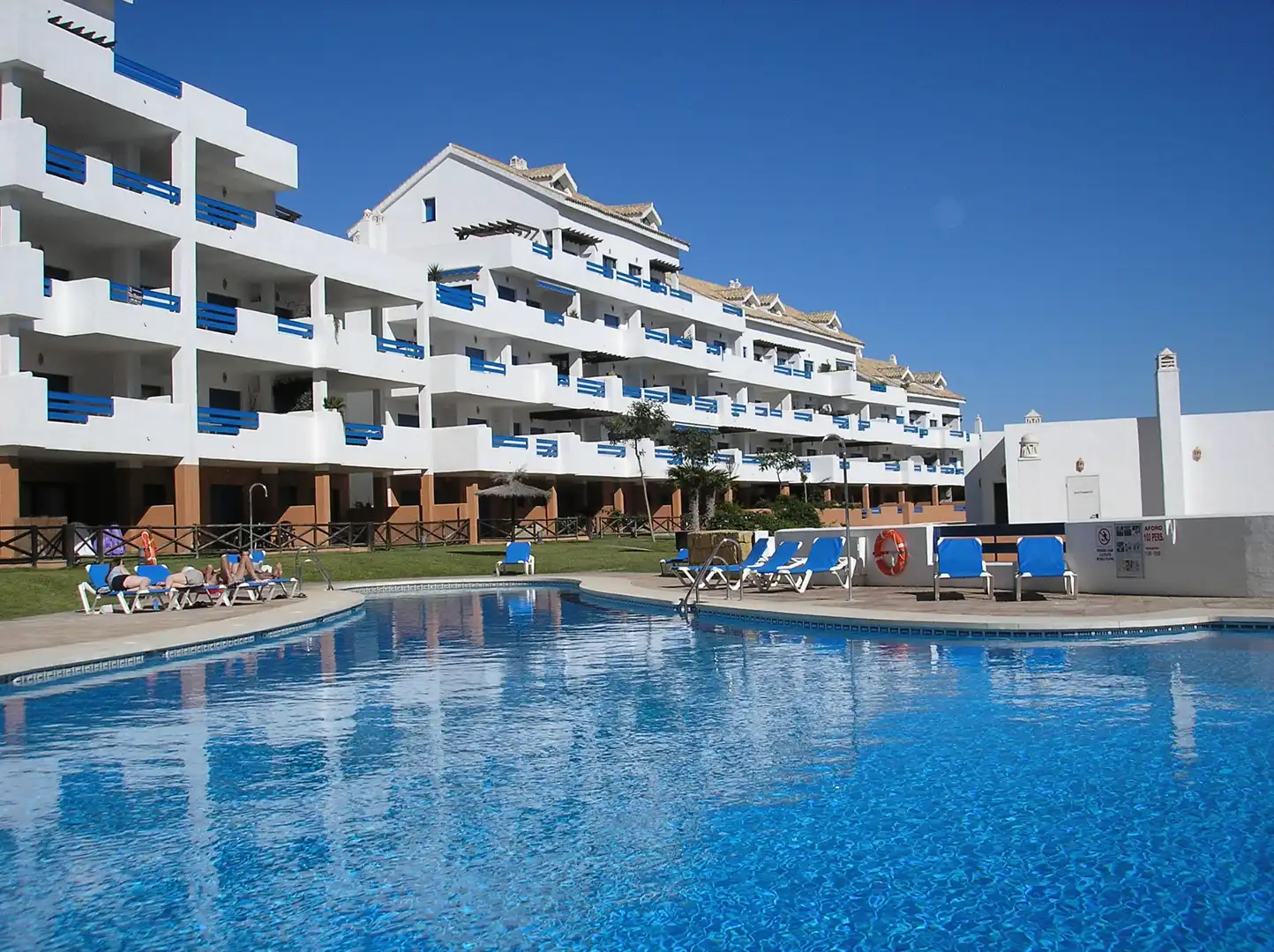 Vista exterior de Apartament en venda en Manilva amb Aire condicionat, Calefacció i Terrassa
