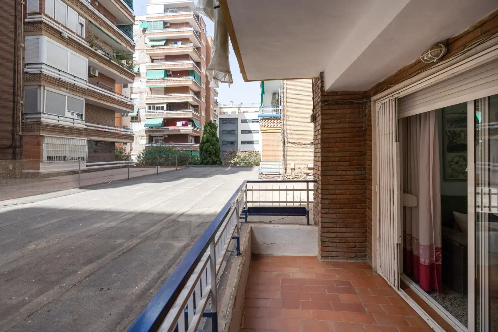 Vista exterior de Pis en venda en Granada amb Terrassa, Moblat i Balcó