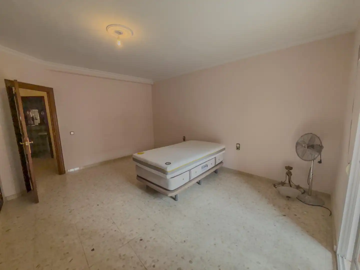 Dormitori de Casa o xalet en venda en Dos Hermanas