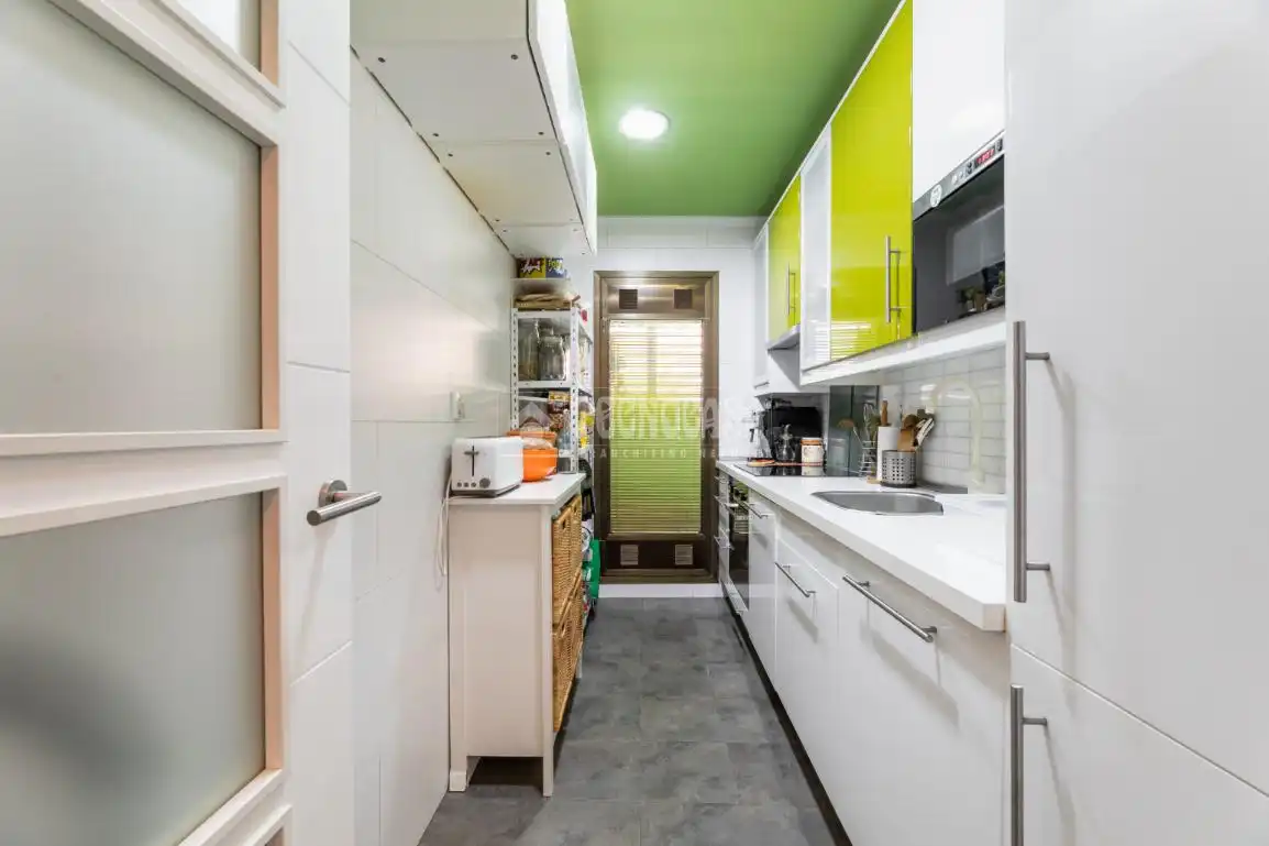 Küche von Wohnung zum Verkauf in Las Rozas de Madrid mit Klimaanlage und Heizung