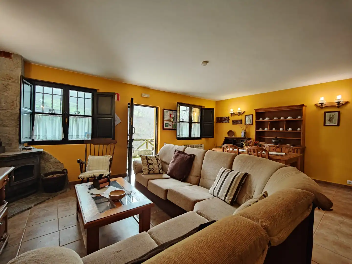 Sala de estar de Casa o chalet en venta en Quirós con Jardín privado, Amueblado y Balcón